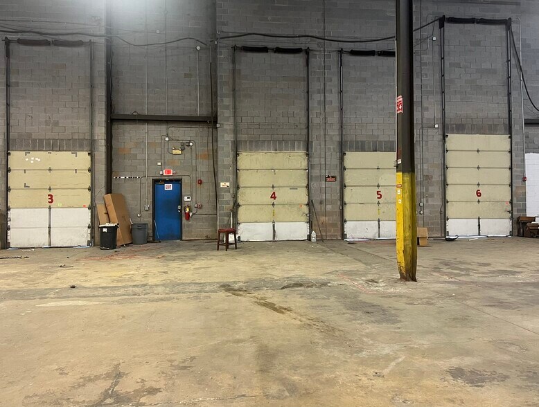 More Photos Of 3407 W Gate City Blvd, Greensboro Warehouse For Lease