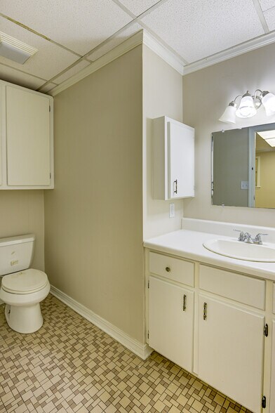 More Photos Of 6889 Paxton Rd, Vicksburg Office For Sale