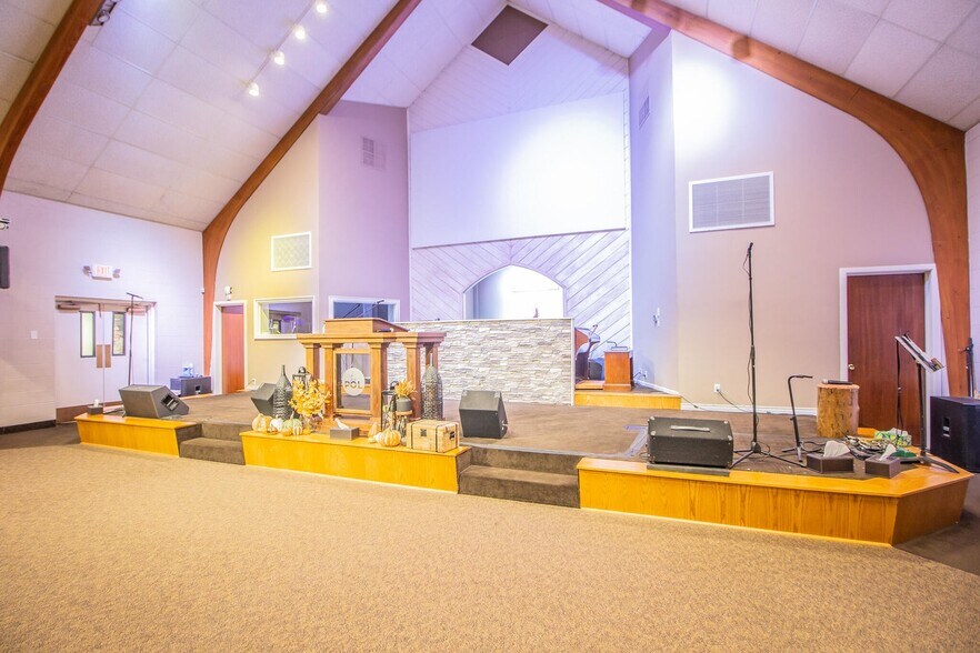 More Photos Of 1601 44th St, Lubbock Religious Facility For Sale