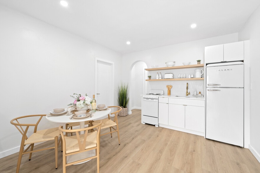 More Photos Of 401 6th Ave N, Lake Worth Beach Hotel For Sale