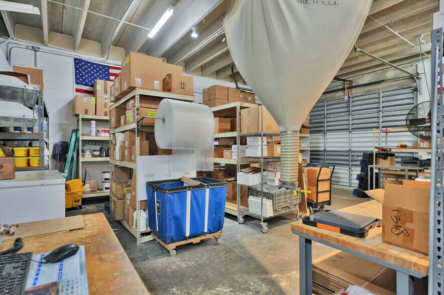 More Photos Of 8111-8119 NW 33rd St, Miami Warehouse For Sale