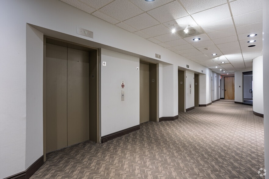 More Photos Of 3100 Broadway St, Kansas City Office For Sale
