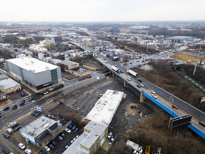 More Photos Of 3111 Grays Ferry Ave, Philadelphia Service For Sale