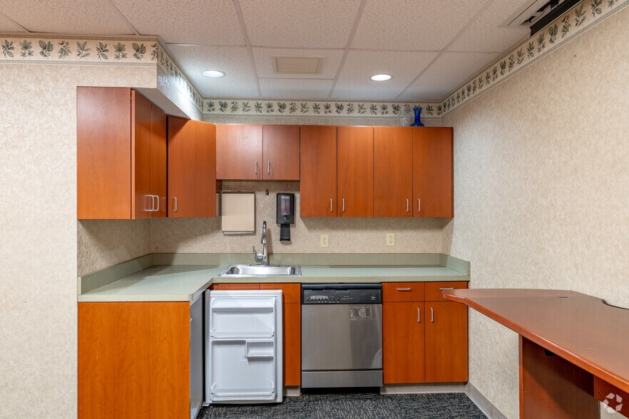 More Photos Of 26 Steele Ave, Arcade Office For Lease