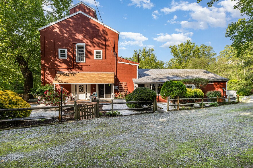 More Photos Of 6908 S Roxbury Mill Rd, Spotsylvania Flex For Sale