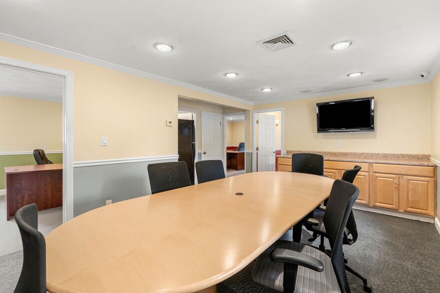 More Photos Of 1764 Main St, Tewksbury Office For Lease