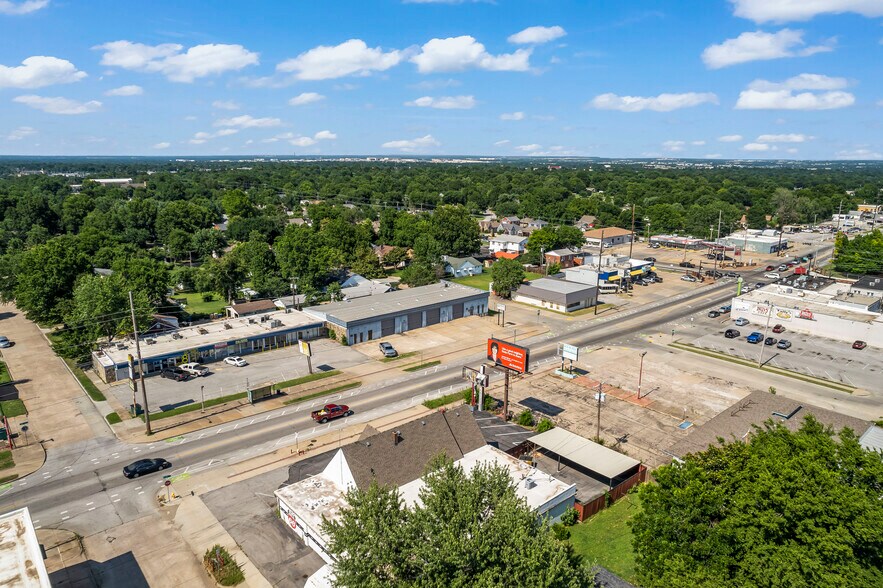More Photos Of 4702 E 11th St, Tulsa Freestanding For Lease