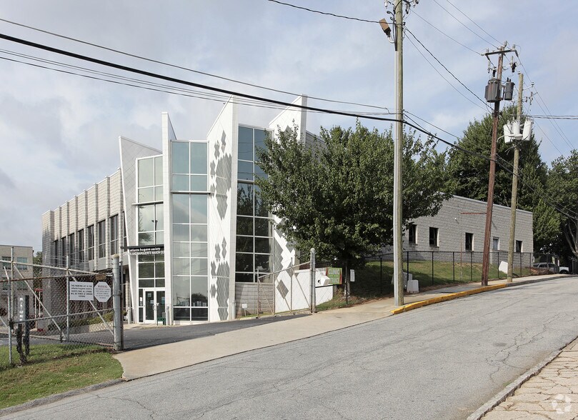 More Photos Of 981 NW Howell Mill Rd, Atlanta Unknown For Lease