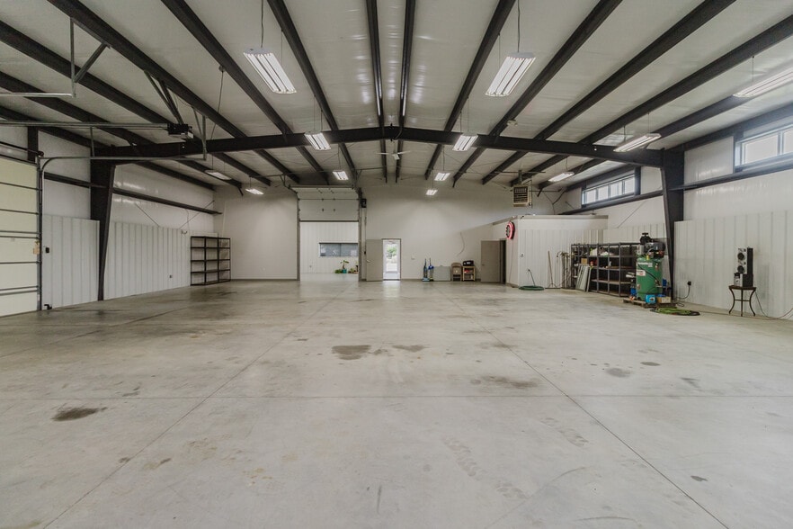 More Photos Of 2325 S Crest St, Wichita Warehouse For Sale
