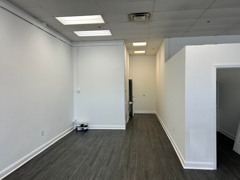 More Photos Of 496 S Pleasantburg Dr, Greenville Storefront Retail Office For Lease