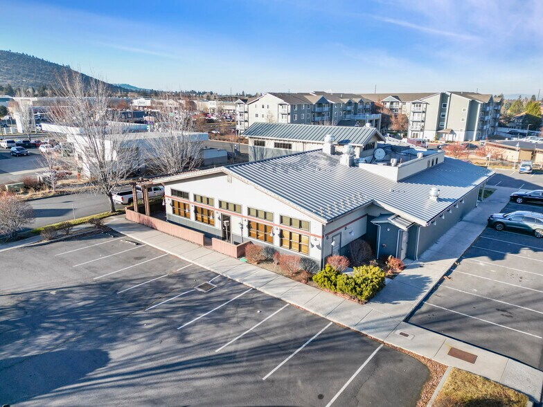 More Photos Of 594 NE Bellevue Ct, Bend Restaurant For Sale