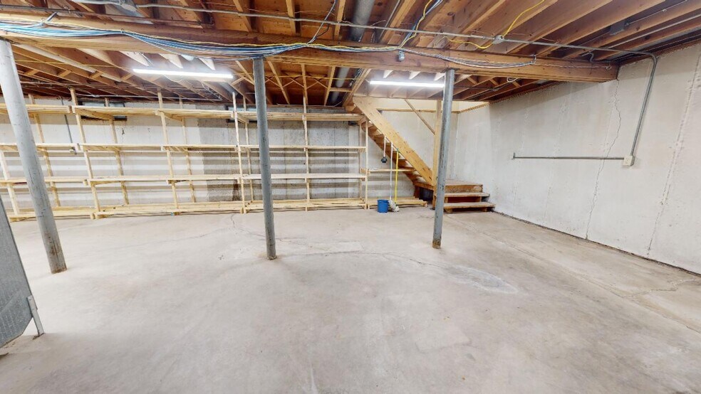 More Photos Of 392 Howard St, Willard Office For Sale