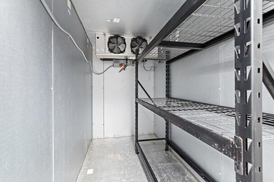 More Photos Of 5140 Gulfway Dr, Sabine Pass Restaurant For Sale