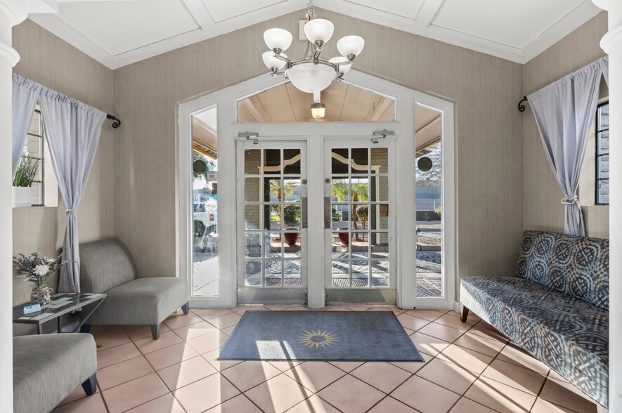 More Photos Of 911 S 48th St, Tempe Hotel For Sale
