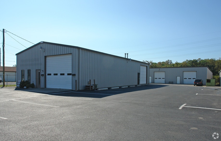 Primary Photo Of 722-726 Roanoke St, Salem Research And Development For Sale