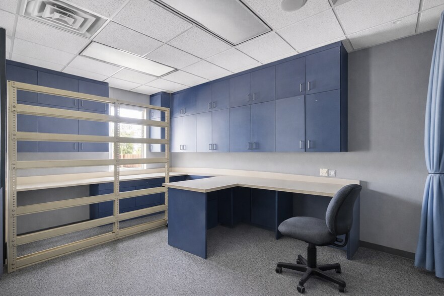 More Photos Of 3308 Longmire Dr, College Station Office For Lease