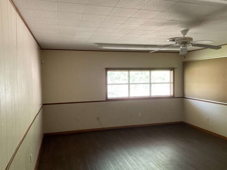 More Photos Of 208 E York St, Ganado Office For Sale