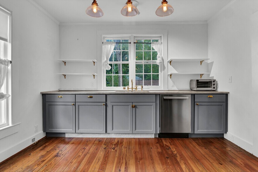 More Photos Of 12 N 5th Ave, Wilmington Office Residential For Sale