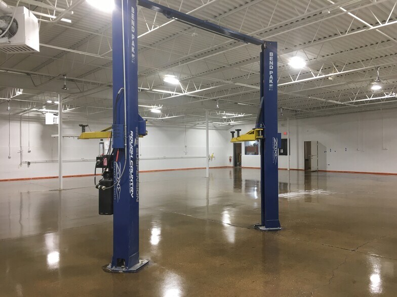 More Photos Of 734 Garden Rd, Columbus Showroom For Lease