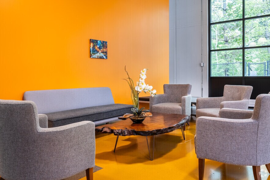 More Photos Of 154 Calvary St, Waltham Research And Development For Lease