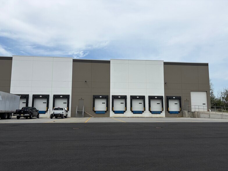 More Photos Of 183 Three Brooks Rd, Freehold Warehouse For Lease