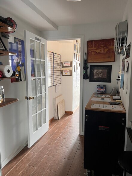 More Photos Of 521 E Marion St, Mishawaka Service For Sale