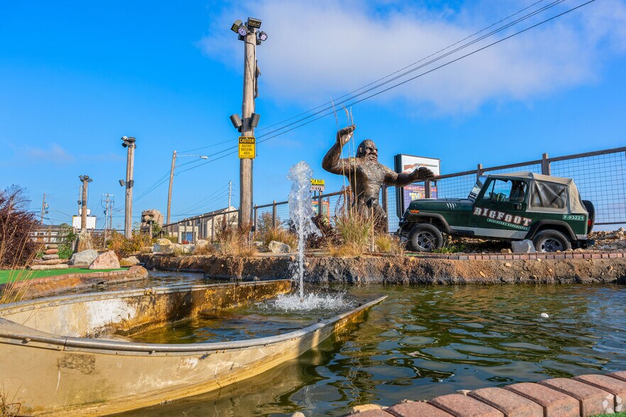 More Photos Of 3608 W 76 Country Blvd, Branson Amusement Park For Sale