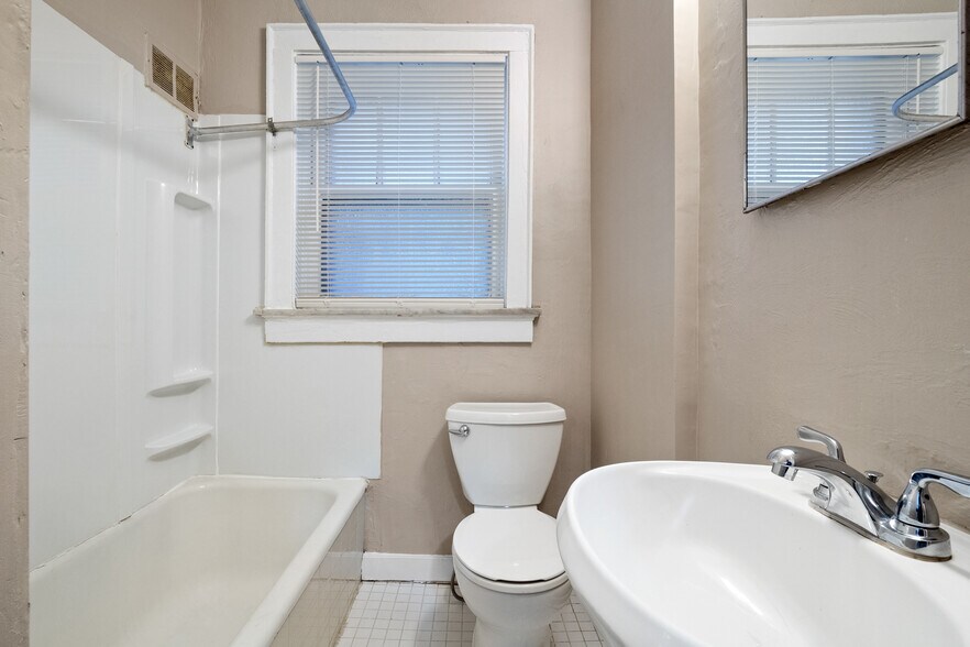 More Photos Of 4950 Winona Ave, Saint Louis Apartments For Sale