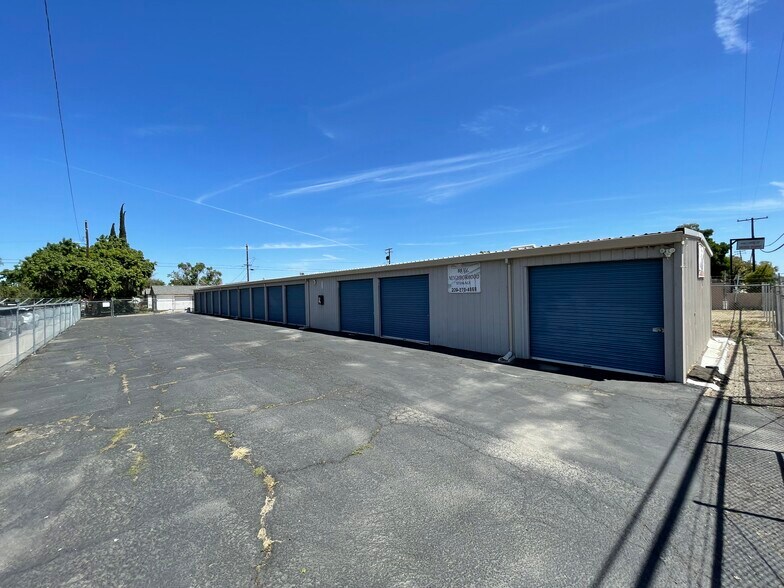 More Photos Of 906 G St, Los Banos Self Storage For Lease