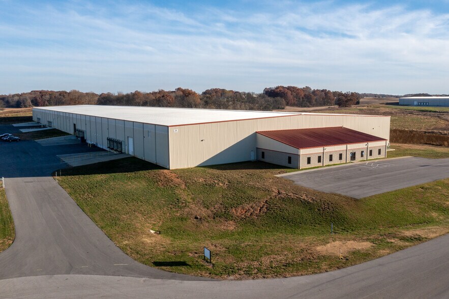 More Photos Of 720 Garvin Ln, Franklin Distribution For Lease