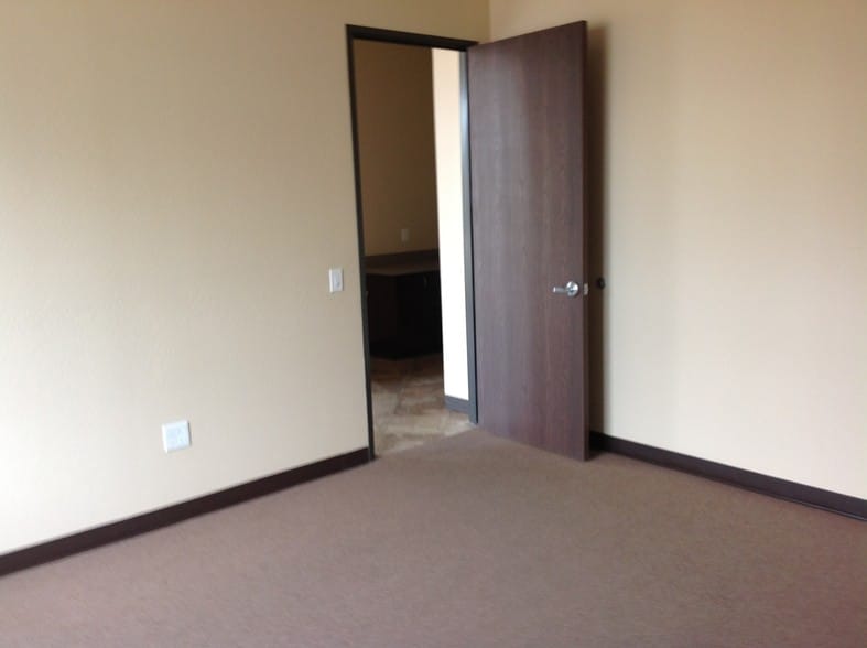 More Photos Of 8961 N 79th Ave, Peoria Warehouse For Lease