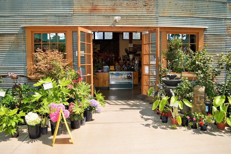 More Photos Of 2750 W Devonshire Ave, Hemet Freestanding For Sale