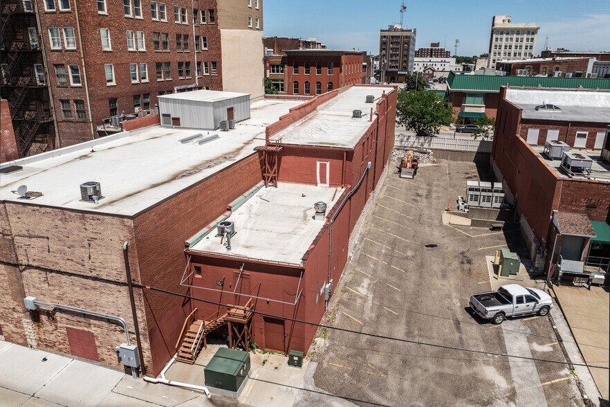 More Photos Of 516 Maine St, Quincy Flex For Sale
