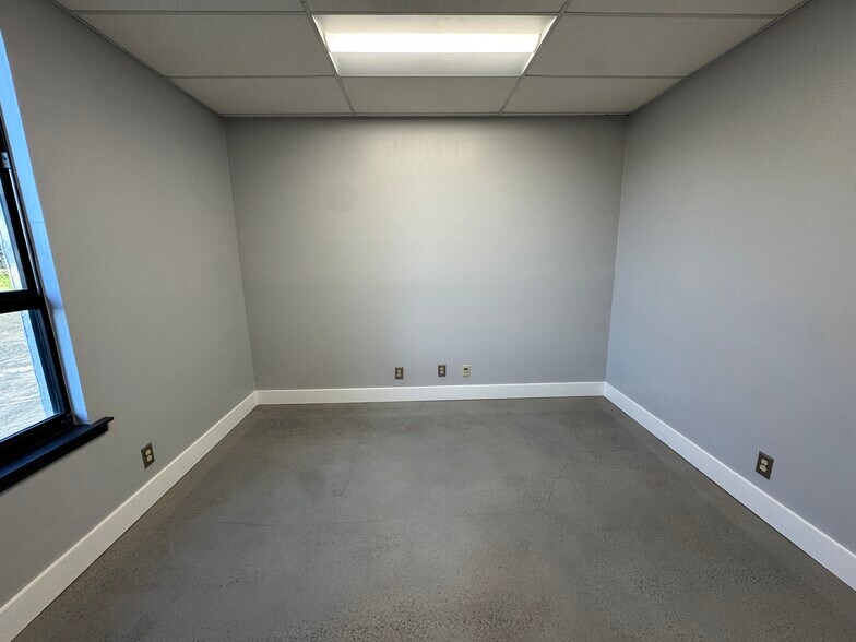 More Photos Of 975 W Bitters Rd, San Antonio Medical For Lease