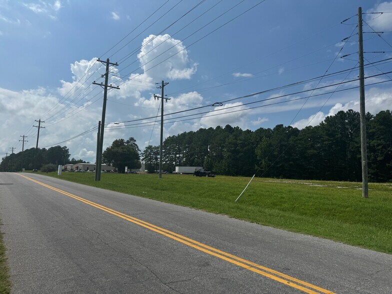 More Photos Of 1040 W 10th St, Blackstone Land For Sale