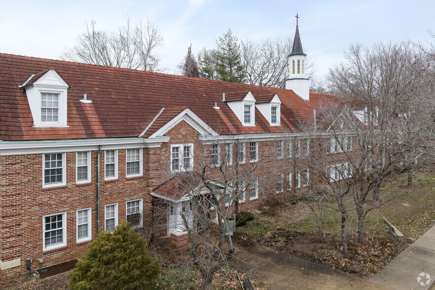 More Photos Of 700 N 66th St, Belleville Religious Facility For Sale