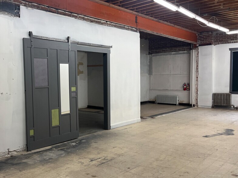 More Photos Of 15 E Iowa Ave, Denver Storefront For Lease
