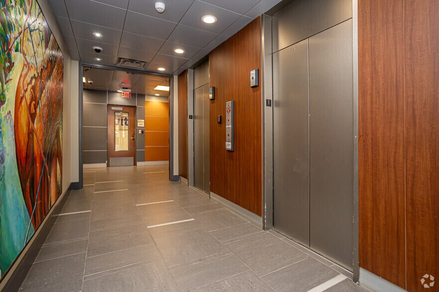 More Photos Of 5551 Corporate Blvd, Baton Rouge Office For Sale