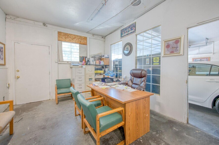 More Photos Of 4434 N Blackstone Ave, Fresno General Retail For Sale