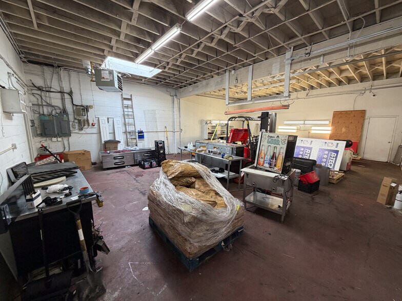 More Photos Of 1475 SE Tualatin Valley Hwy, Hillsboro Auto Dealership For Sale