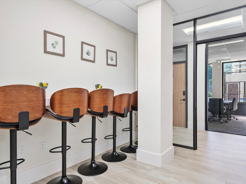 More Photos Of 600 NE 36th St, Miami Apartments For Lease