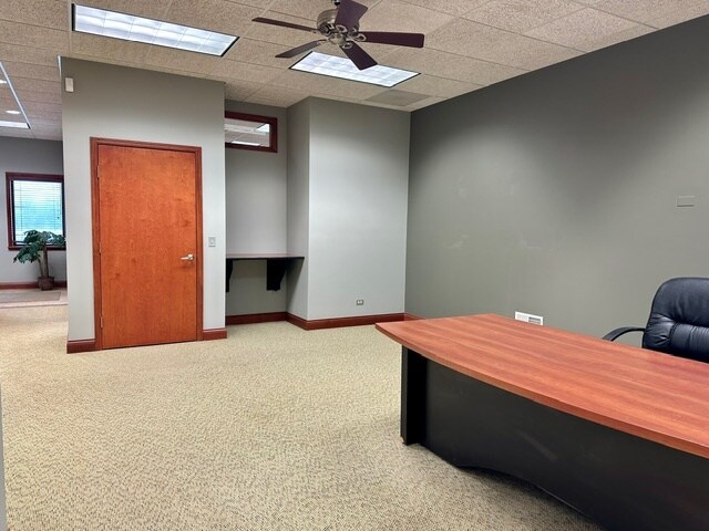 More Photos Of 707 Ridgeview Dr, McHenry Flex For Sale