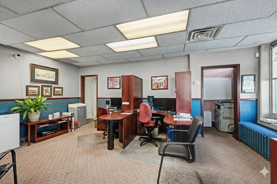 More Photos Of 66 Main St, Warwick Office For Sale