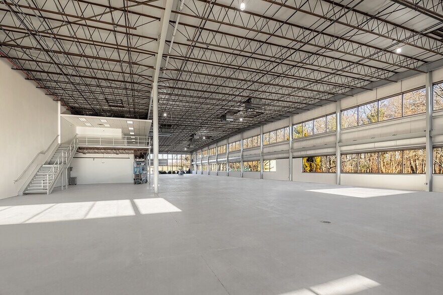 More Photos Of 2 Advantage Ct, Bordentown Distribution For Lease