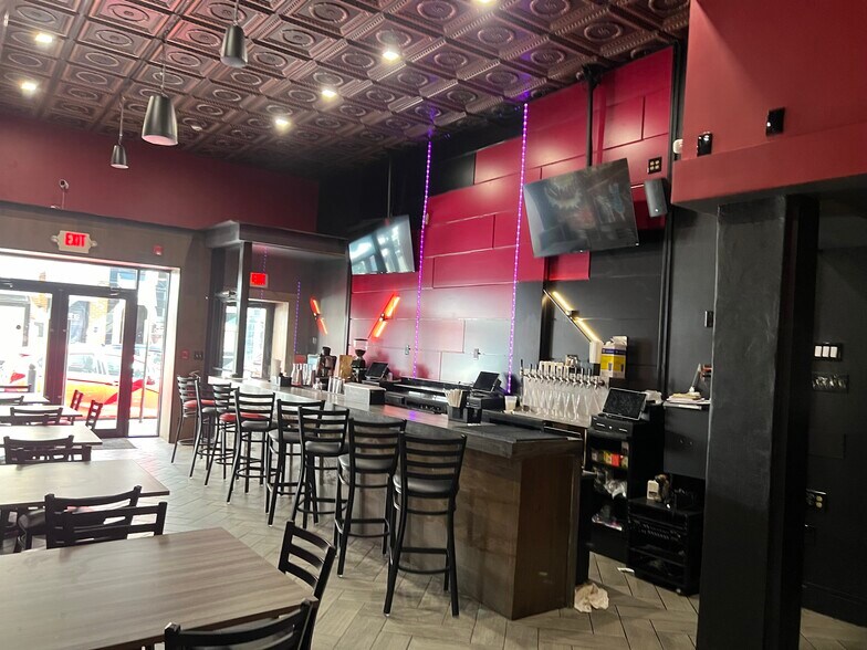 More Photos Of 38-40 S 19th St, Philadelphia Restaurant For Lease
