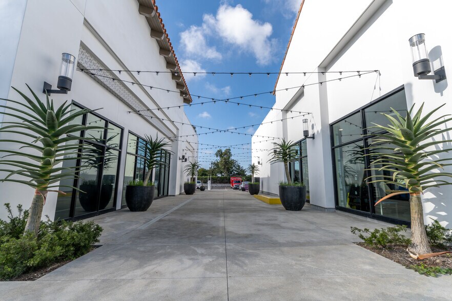 More Photos Of 21201-21327 Hawthorne Blvd, Torrance Unknown For Lease