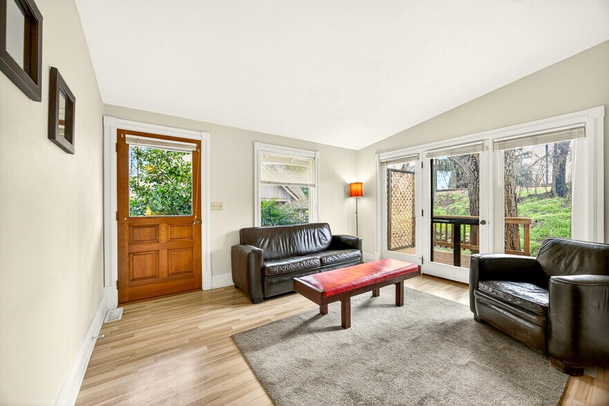 More Photos Of 668 N Main St, Ashland Hospitality For Sale