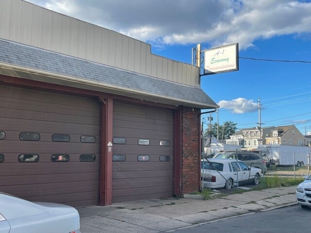 More Photos Of 15 New Cedar, Hamilton Auto Repair For Sale