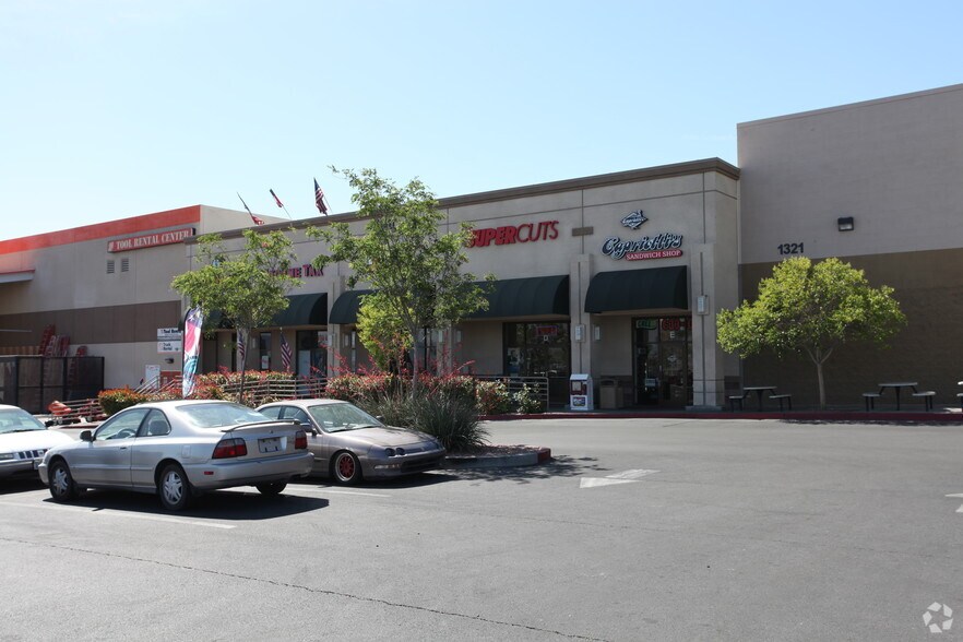 More Photos Of 1435 W Craig Rd, North Las Vegas General Retail For Lease