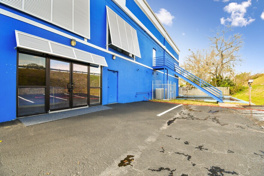 More Photos Of 9102 N Dale Mabry Hwy, Tampa Storefront Retail Office For Sale